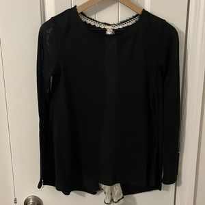 Black target long sleeve shirt with back lace and button detail